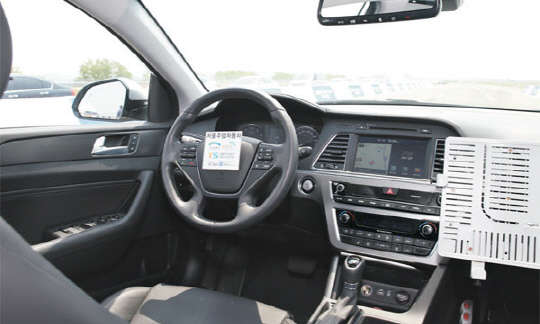 자율주행 기술이 적용된 차량 내부 모습.